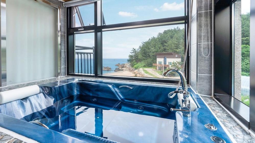 Готель Goseong Capella Spa Pension Екстер'єр фото