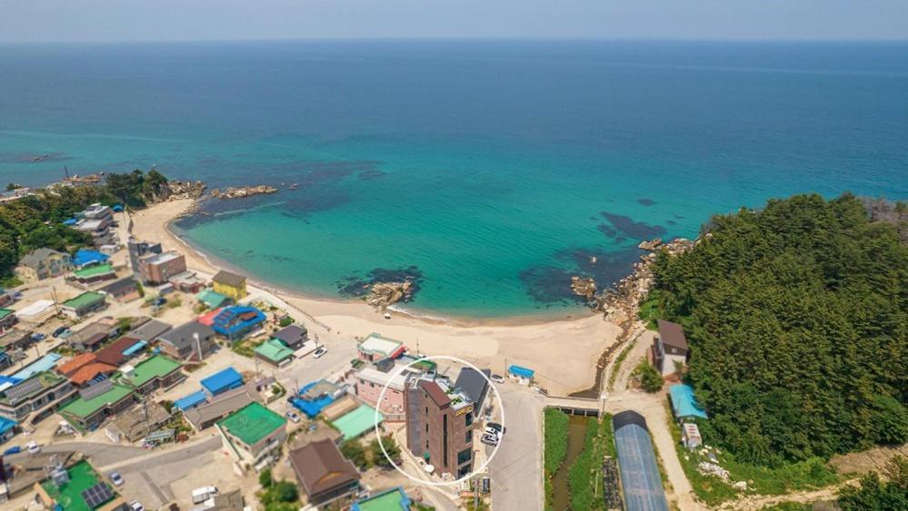 Готель Goseong Capella Spa Pension Екстер'єр фото